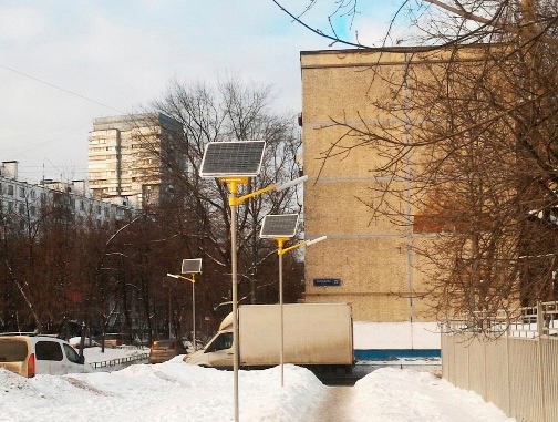 Светильники «GELIOMASTER» на солнечных электростанциях применяют для освещения дворов Москвы. 
