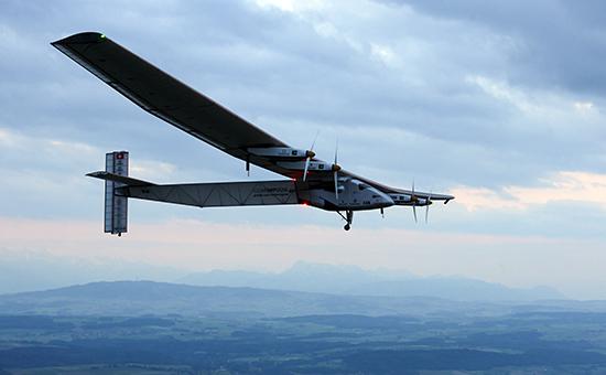 Солнцелет Solar Impulse 2 отправился в кругосветный полет 